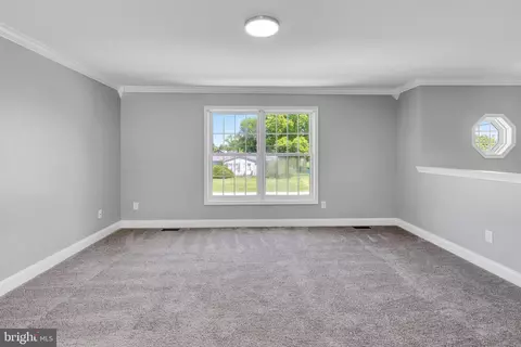 Living - 39 Middle Rd, Elkton, MD 21921 photo 1 of 2