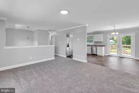 Living - 39 Middle Rd, Elkton, MD 21921 photo 2 of 2