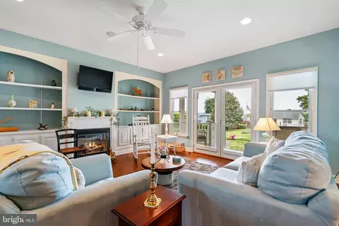 Living - 60 Circle Dr, Earleville, MD 21919 photo 3 of 3