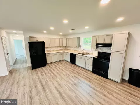 Entry Way - 863 E Old Philadelphia Rd, Elkton, MD 21921 photo 1 of 2