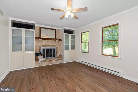 Living - 31 Sandy Run Ln, Elkton, MD 21921 photo 1 of 1