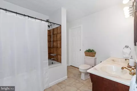 Bath - 31 Sandy Run Ln, Elkton, MD 21921 photo 2 of 2