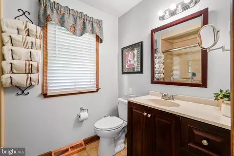 Bath - 18 Appleton Acres Ct, Elkton, MD 21921 photo 2 of 2