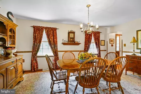 Dining - 18 Appleton Acres Ct, Elkton, MD 21921 photo 2 of 4