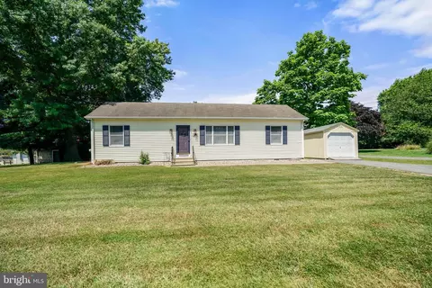 29 Manor Dr, Earleville, MD 21919