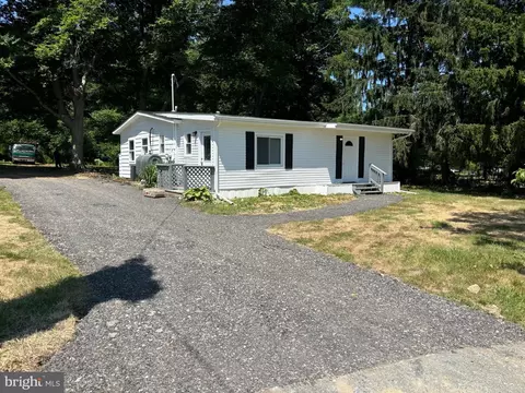 61 Middle Rd, Elkton, MD 21921