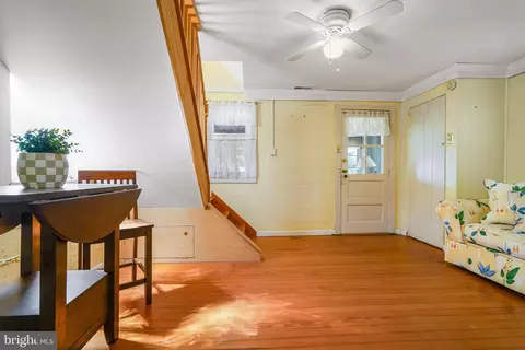 Entry Way - 45 Delaware Ave, Earleville, MD 21919 photo 4 of 7
