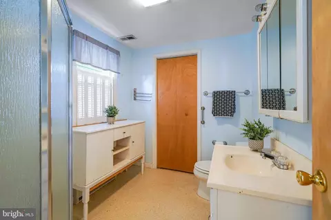 Bath - 45 Delaware Ave, Earleville, MD 21919 photo 1 of 1