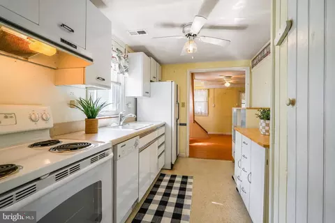 Kitchen - 45 Delaware Ave, Earleville, MD 21919 photo 1 of 1