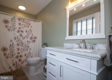 Bath - 105 Edgewater Dr, Earleville, MD 21919 photo 2 of 3