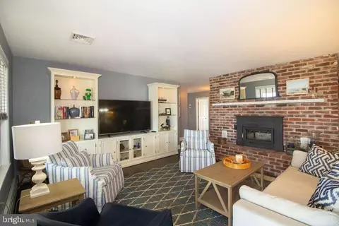 Living - 105 Edgewater Dr, Earleville, MD 21919 photo 1 of 3