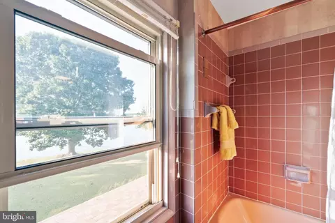 Bath - 37 Sandy Point Rd, Earleville, MD 21919 photo 3 of 3