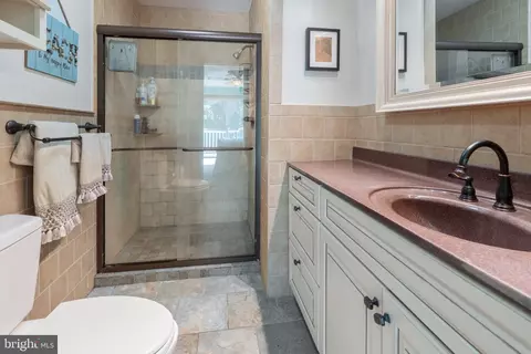 Bath - 30 Maple Ln, Elkton, MD 21921 photo 1 of 3