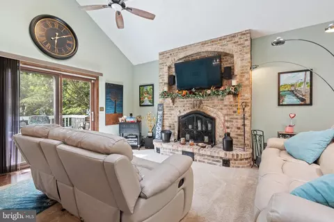 Entry Way - 30 Maple Ln, Elkton, MD 21921 photo 1 of 4