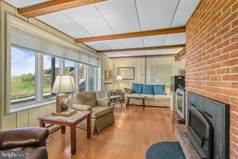 Living - 161 Edgewater Dr, Earleville, MD 21919 photo 4 of 5