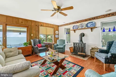 Living - 161 Edgewater Dr, Earleville, MD 21919 photo 3 of 5