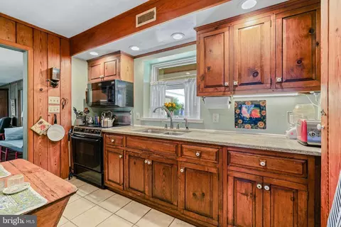 Kitchen - 161 Edgewater Dr, Earleville, MD 21919 photo 1 of 2