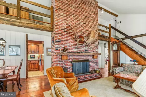 Living - 161 Edgewater Dr, Earleville, MD 21919 photo 2 of 5