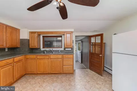 Entry Way - 122 E Main St, Cecilton, MD 21913 photo 2 of 5