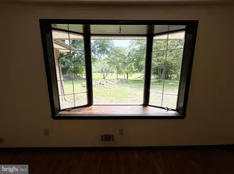 Living - 127 Mcglothlin Rd, Conowingo, MD 21918 photo 3 of 10