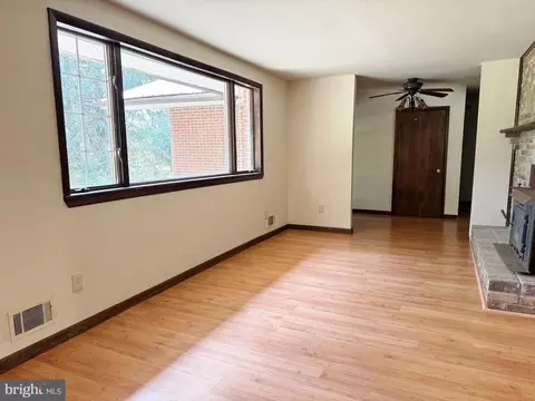 Living - 127 Mcglothlin Rd, Conowingo, MD 21918 photo 4 of 10