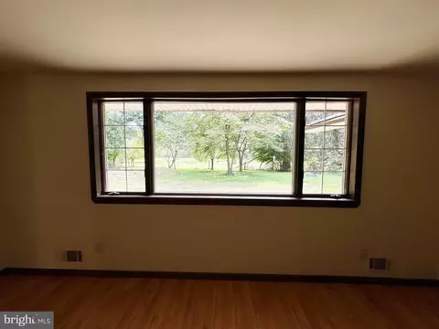Living - 127 Mcglothlin Rd, Conowingo, MD 21918 photo 5 of 10