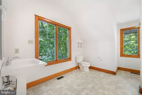 Bath - 46 Glen Brook Dr, Elkton, MD 21921 photo 4 of 8