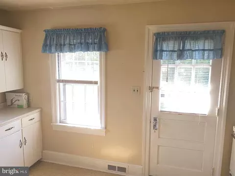 Entry Way - 105 Walnut Ln, Elkton, MD 21921 photo 4 of 4
