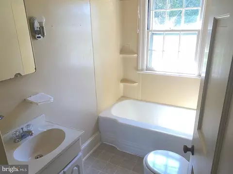 Bath - 105 Walnut Ln, Elkton, MD 21921 photo 3 of 3