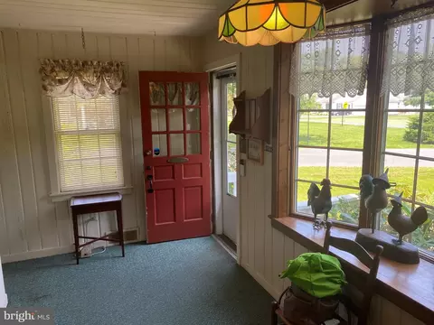 Entry Way - 105 Walnut Ln, Elkton, MD 21921 photo 2 of 4