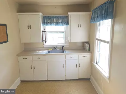 Kitchen - 105 Walnut Ln, Elkton, MD 21921 photo 6 of 7