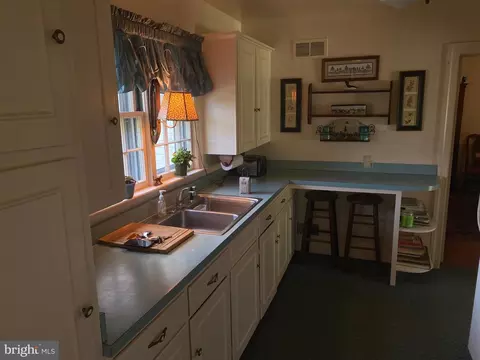 Kitchen - 105 Walnut Ln, Elkton, MD 21921 photo 4 of 7