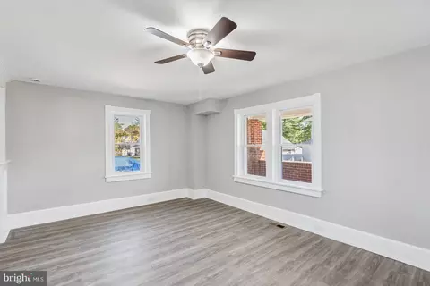 Living - 33 Wright Ave, Elkton, MD 21921 photo 3 of 3