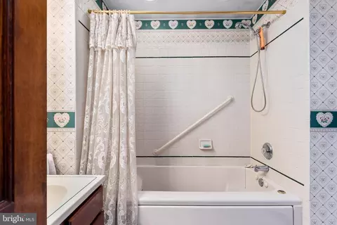 Bath - 130 Irwin Ave, Elkton, MD 21921 photo 1 of 6