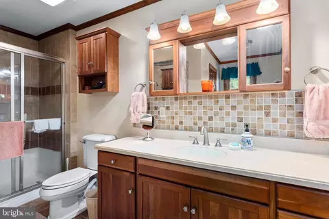 Bath - 130 Irwin Ave, Elkton, MD 21921 photo 4 of 6