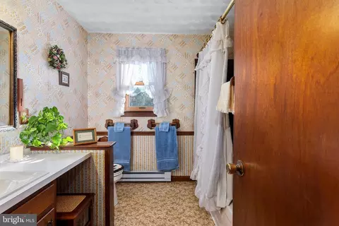 Bath - 130 Irwin Ave, Elkton, MD 21921 photo 2 of 6