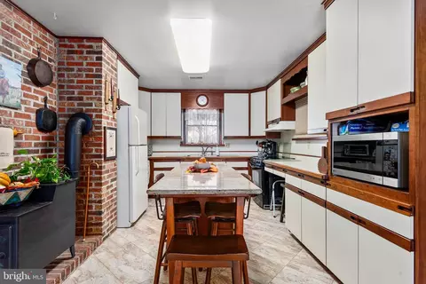 Kitchen - 130 Irwin Ave, Elkton, MD 21921 photo 2 of 2