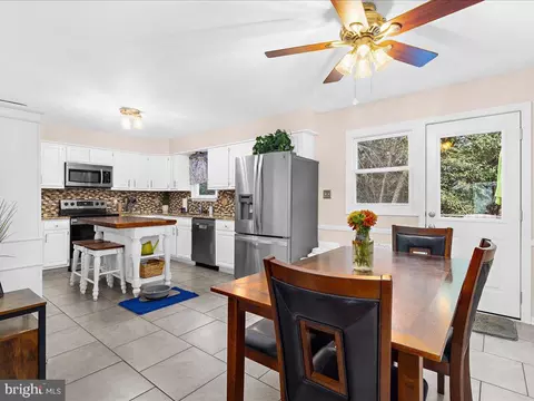 Entry Way - 20 Windmill Ct, Elkton, MD 21921 photo 1 of 4