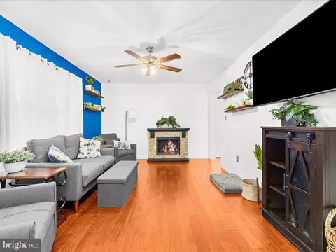 Living - 20 Windmill Ct, Elkton, MD 21921 photo 3 of 4