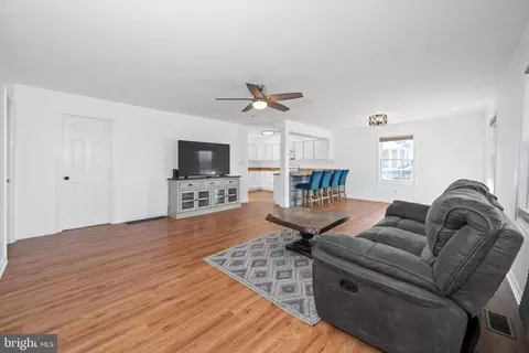Living - 190 Main St, Warwick, MD 21912 photo 1 of 2