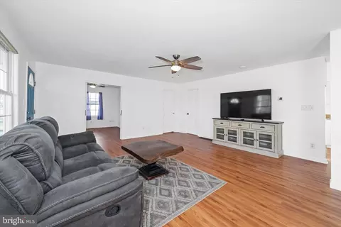 Living - 190 Main St, Warwick, MD 21912 photo 2 of 2