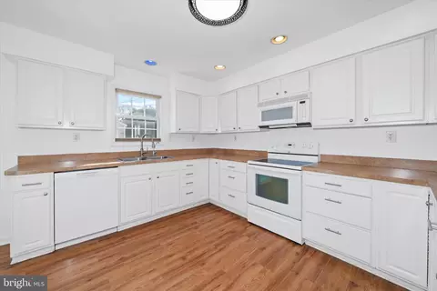 Kitchen - 190 Main St, Warwick, MD 21912 photo 2 of 5