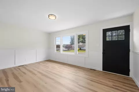 Living - 58 Arbutus St, Elkton, MD 21921 photo 2 of 2