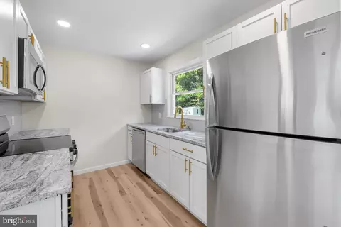 Entry Way - 58 Arbutus St, Elkton, MD 21921 photo 1 of 4