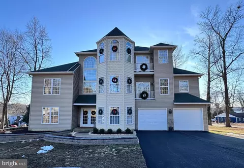 8 Longview Ave, North East, MD 21901