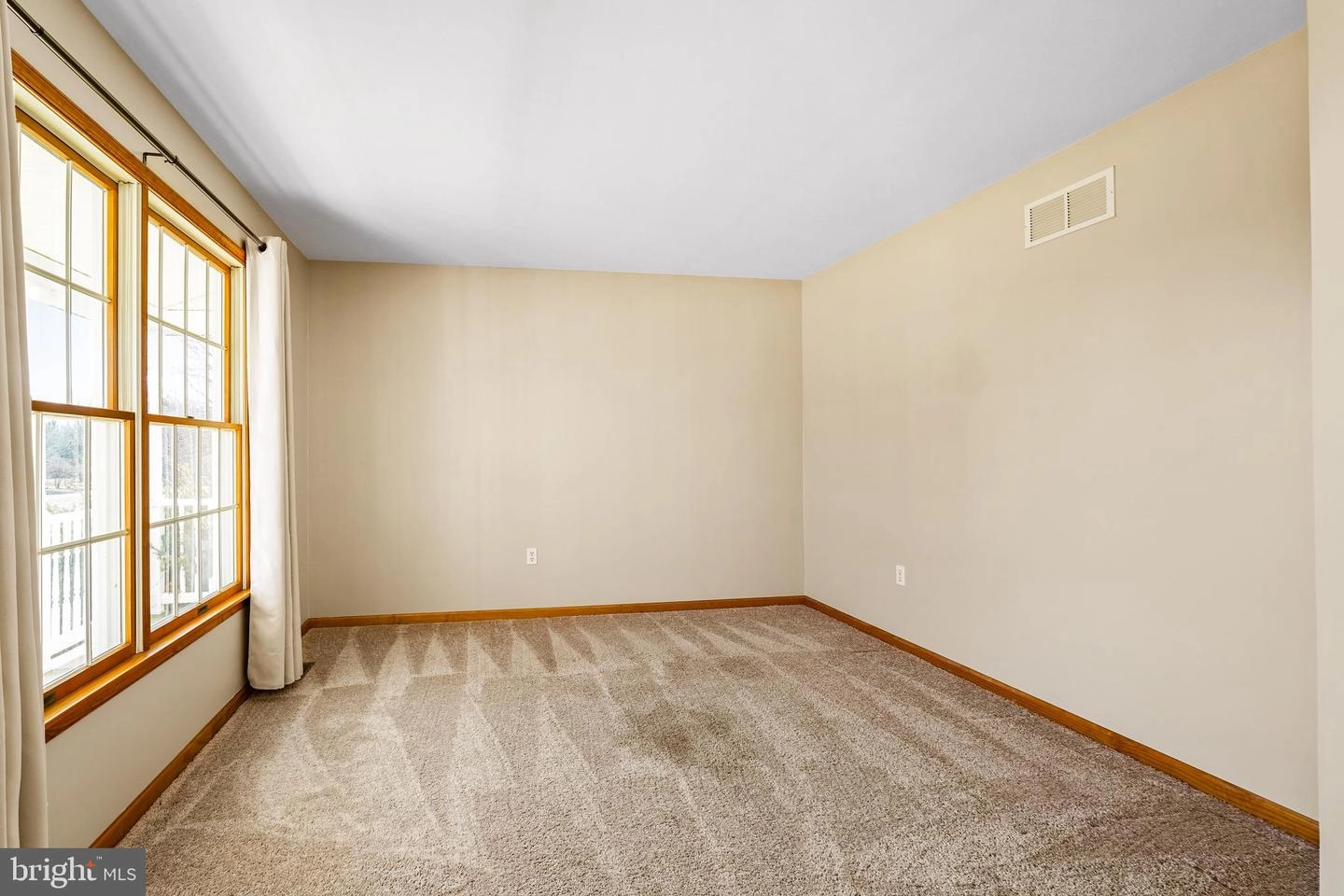 Living - 1003 Old Telegraph Rd, Warwick, MD 21912 photo 2 of 5