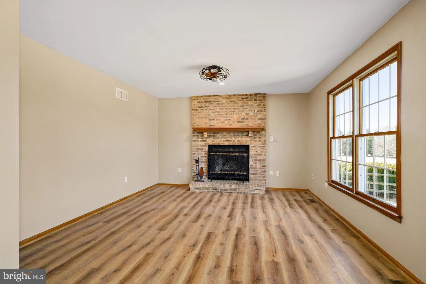 Living - 1003 Old Telegraph Rd, Warwick, MD 21912 photo 3 of 5