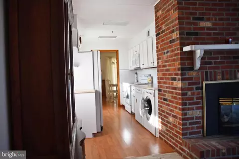 Entry Way - 408 Delaware Ave, Elkton, MD 21921 photo 2 of 2