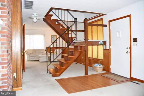 Entry Way - 408 Delaware Ave, Elkton, MD 21921 photo 1 of 2