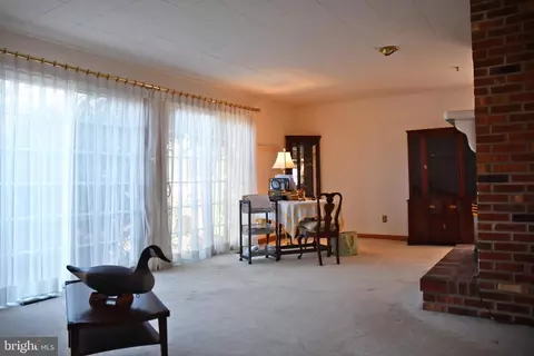 Living - 408 Delaware Ave, Elkton, MD 21921 photo 2 of 5